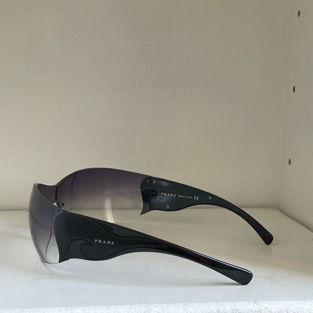 Do not buy!!!Vintage Prada flame sunglasses. No scratches. Come with black box.